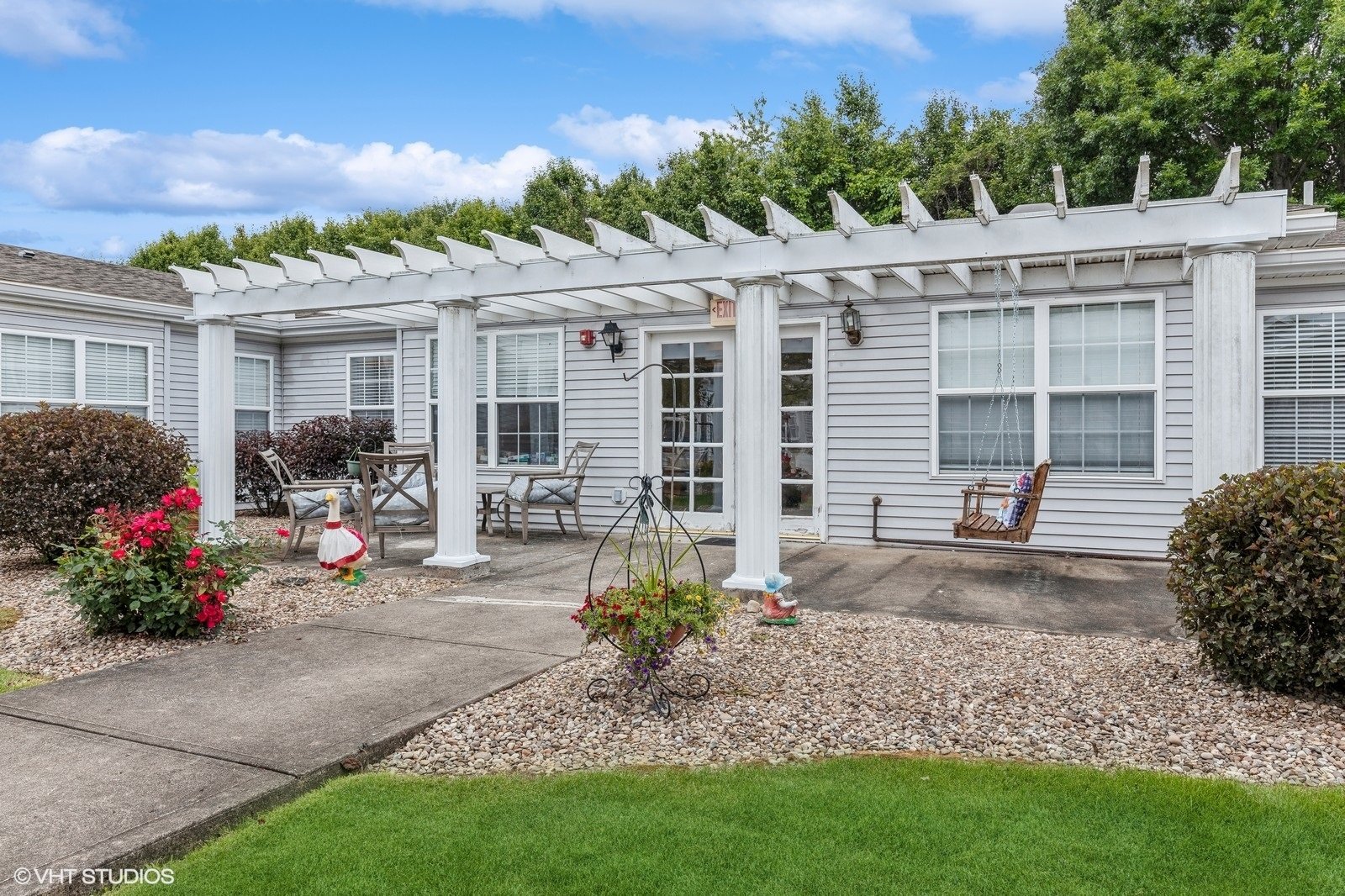 22_163MeadowParkDrive_2032_Large