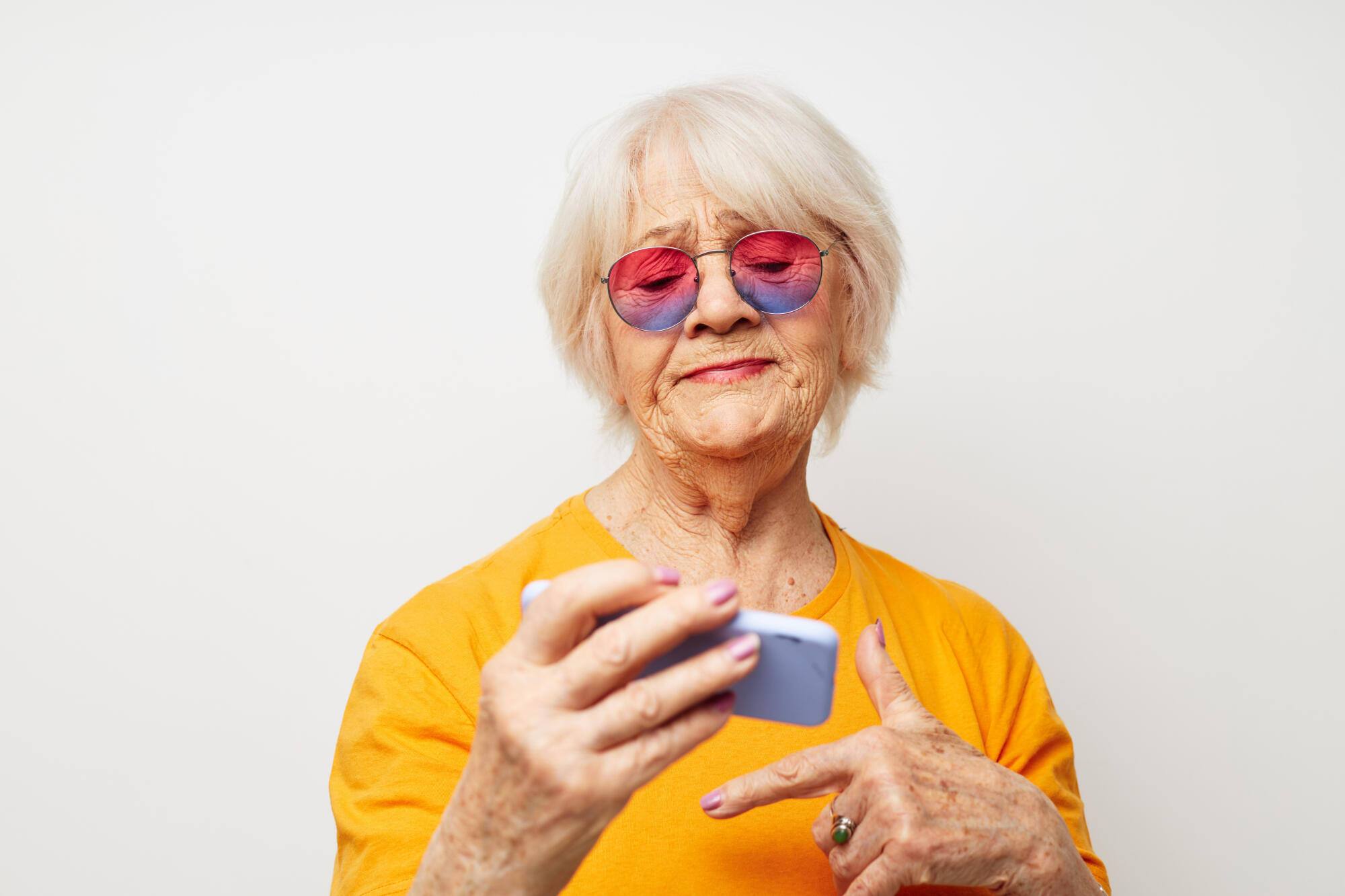 Essential Senior Social Media Tips for 2024